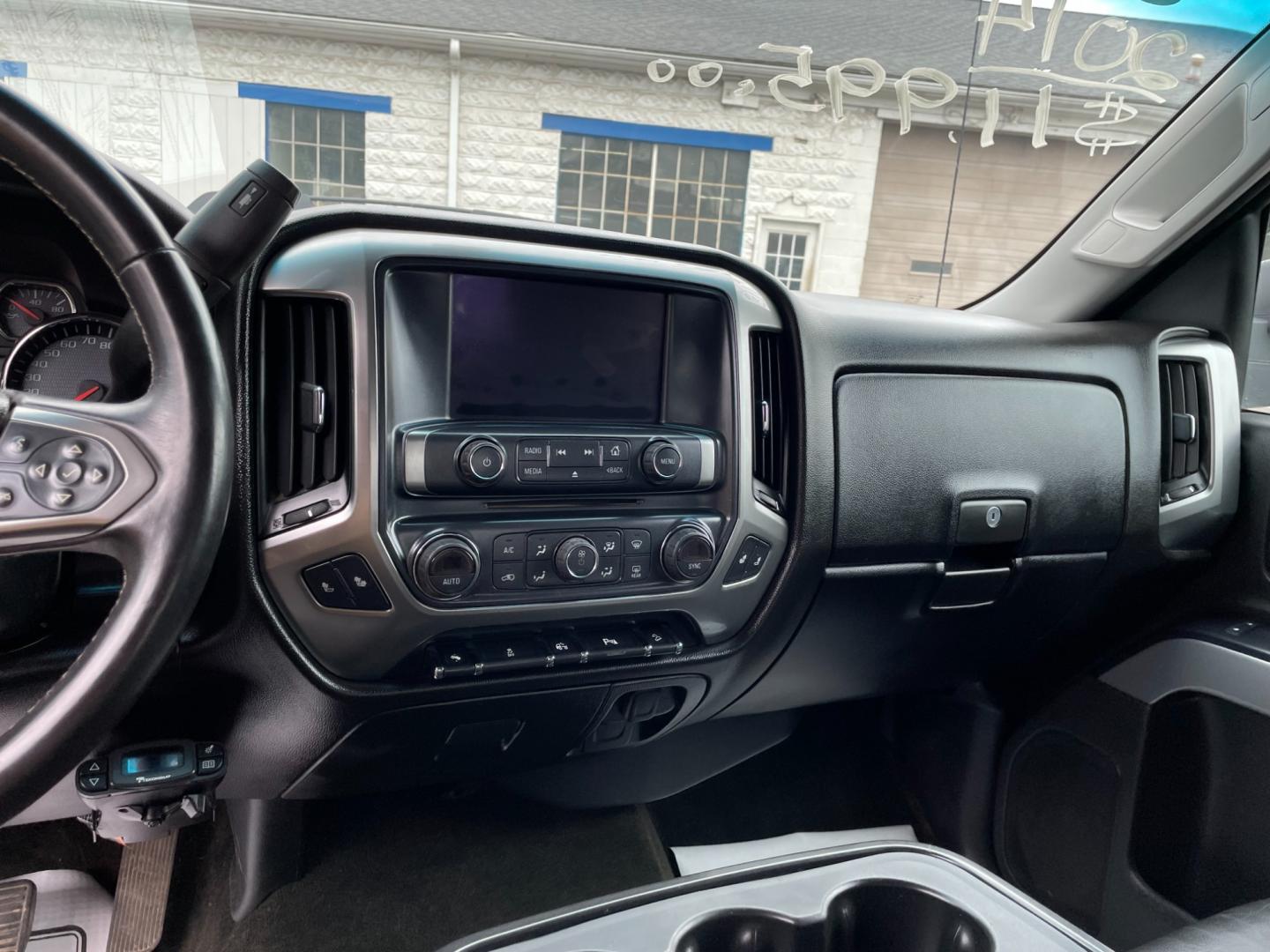 2014 White /black Chevrolet Silverado 1500 1LT Crew Cab 4WD (3GCUKREH9EG) with an 4.3L V6 OHV 12V engine, 6-Speed Automatic transmission, located at 101 N. Main Street, Muncy, PA, 17756, (570) 546-5462, 41.207691, -76.785942 - Photo#4